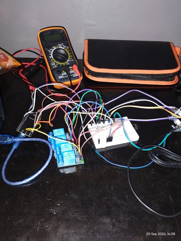 Dokumentasi Lapangan: Panel Otomasi AC 220V - RaventaTech IoT Integrator